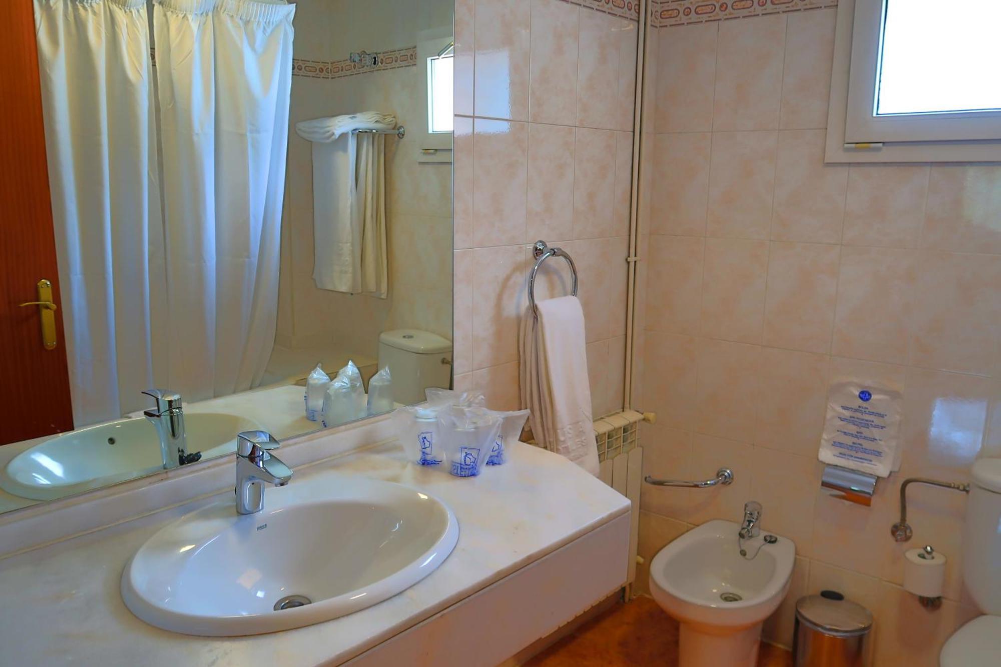 Hotel Urogallo Vielha Room photo